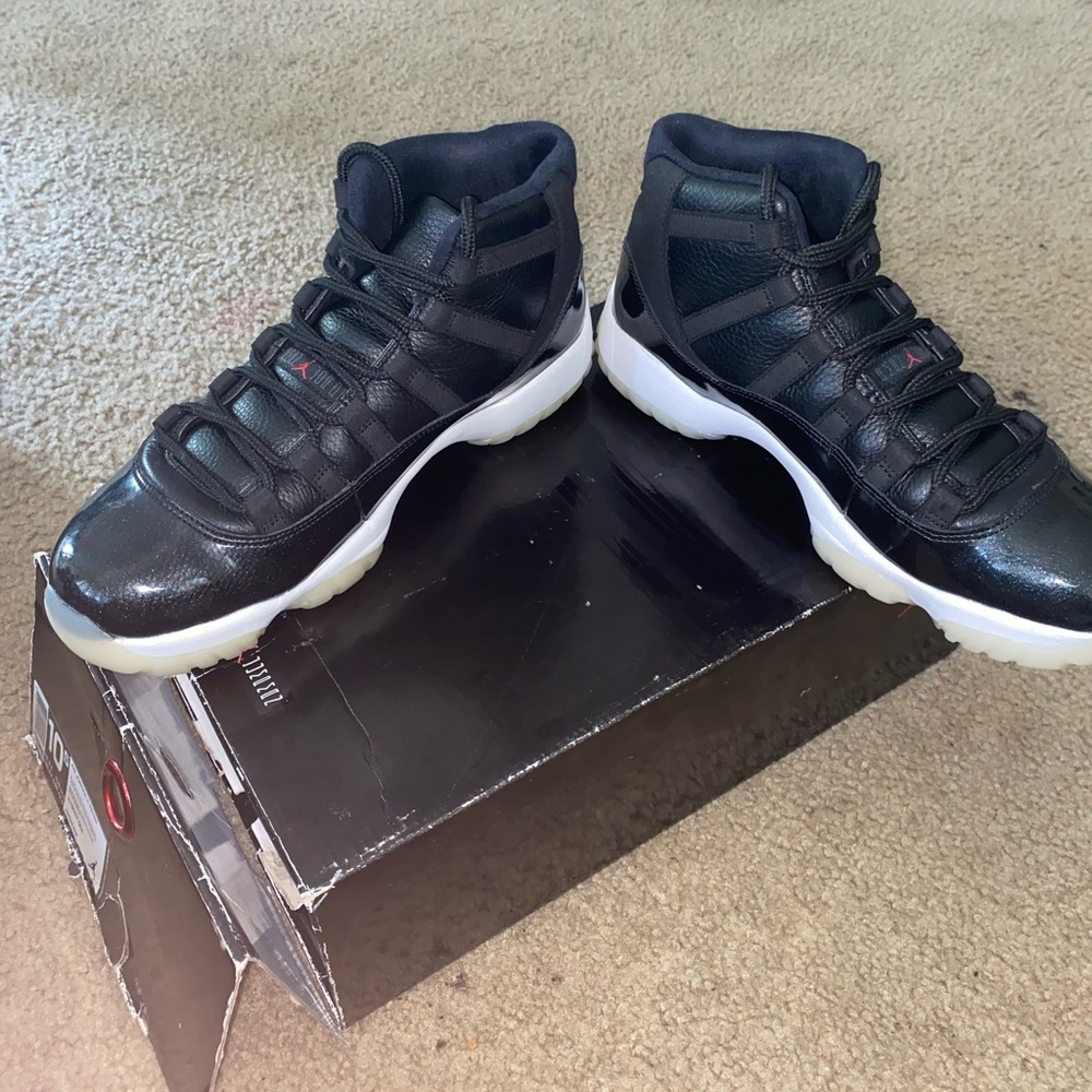 Jordan 11 Retro 72-10 size 10.5 perfect condition